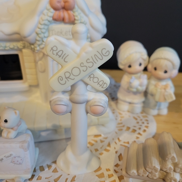 Vintage Sugar Town Train Set 6-pc Precious Moments Retired - Picture 4 of 14